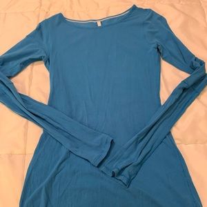 Excellent used condition. Lululemon long sleeve tee size 2. Longer length